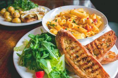 penne pasta and garlic bread